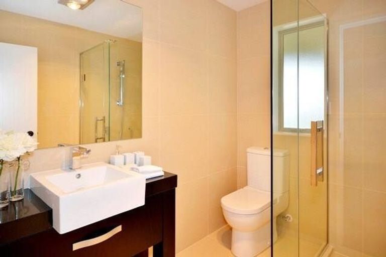 Photo of property in 35 Namsan Close, Fairview Heights, Auckland, 0632