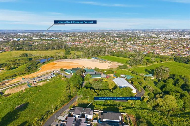 Photo of property in 7d Babich Road, Henderson Valley, Auckland, 0614