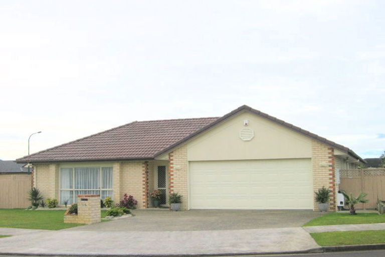 Photo of property in 35 Delmont Close, East Tamaki Heights, Auckland, 2016