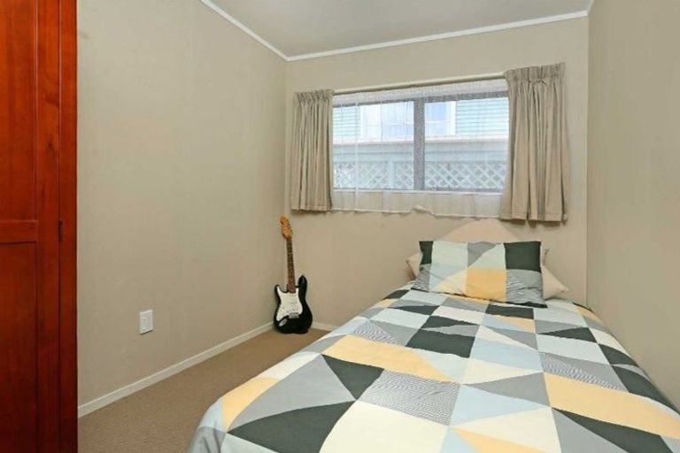 Photo of property in 1/122 Waimumu Road, Massey, Auckland, 0614