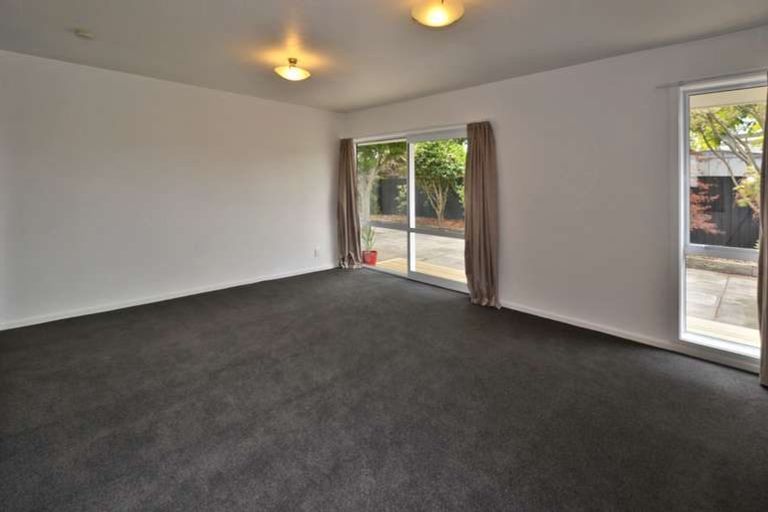 Photo of property in 2/261 Lake Terrace Road, Shirley, Christchurch, 8061