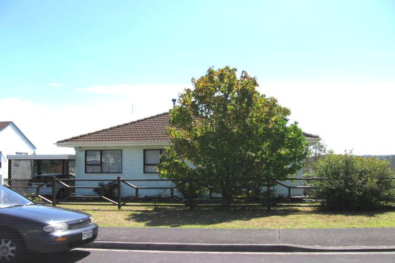 Photo of property in 12 Merida Place, Unsworth Heights, Auckland, 0632