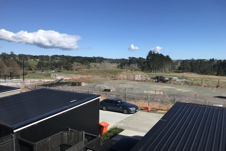 Photo of property in 14 Pukewhero Rise, Westgate, Auckland, 0614