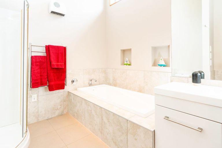 Photo of property in 54 Kohekohe Road, Waikanae, 5036