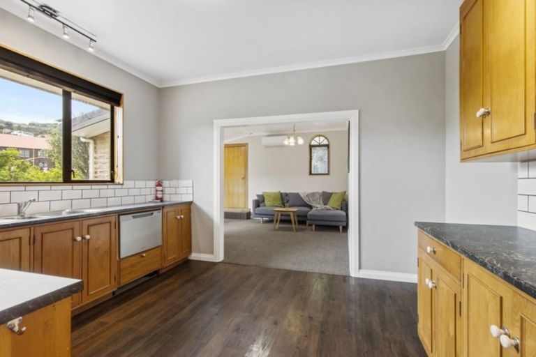 Photo of property in 98 View Road, Houghton Bay, Wellington, 6023