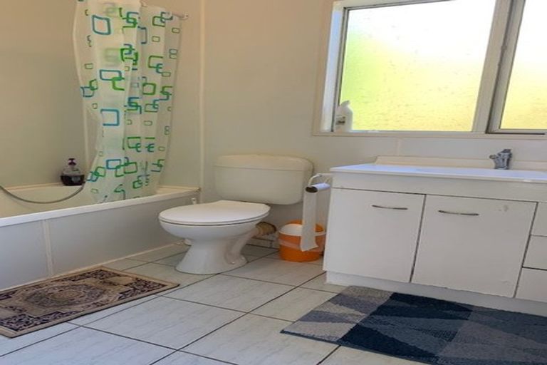 Photo of property in 1/329 Pakuranga Road, Pakuranga Heights, Auckland, 2010