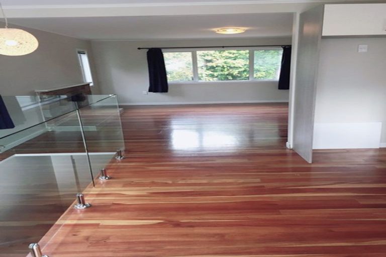 Photo of property in 26 Tawhana Crescent, Red Beach, 0932