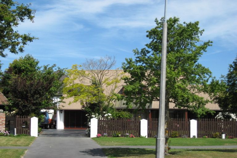 Photo of property in 86 Apsley Drive, Avonhead, Christchurch, 8042