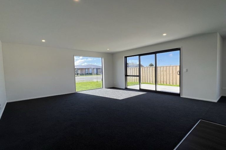 Photo of property in 132 Shillingford Boulevard, Rolleston, 7615