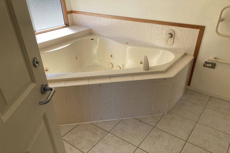 Photo of property in 12a Imran Terrace, Khandallah, Wellington, 6035