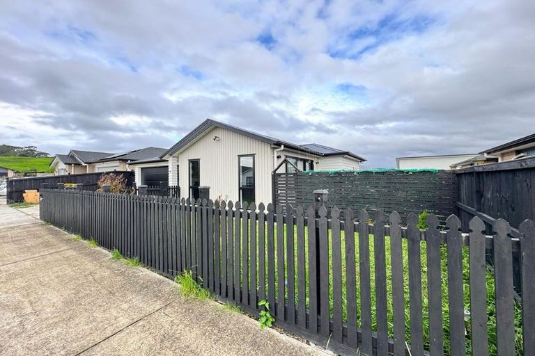 Photo of property in 3 Tuwhare Street, Papakura, 2110