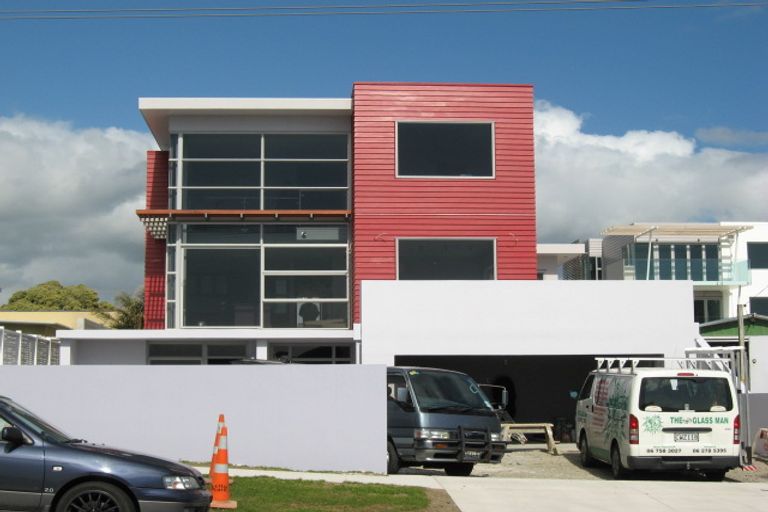 Photo of property in 24 Hamblyn Street, Strandon, New Plymouth, 4312