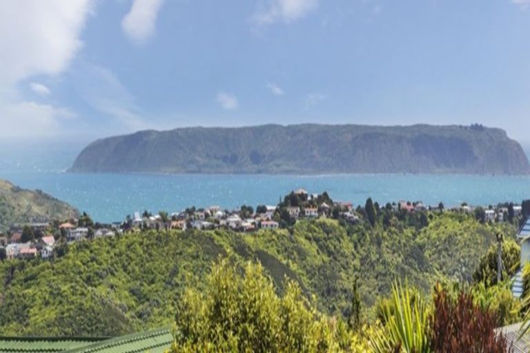 Photo of property in 2 Coventry Close, Ascot Park, Porirua, 5024