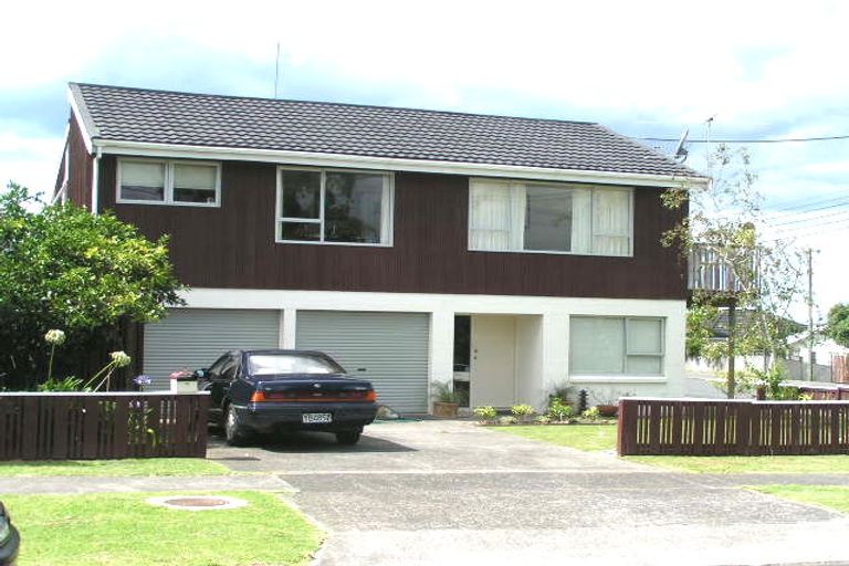Photo of property in 1/21-23 Bayview Road, Hauraki, Auckland, 0622