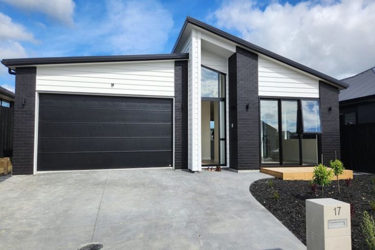 Photo of property in 17 Babina Avenue, Kumeu, 0810