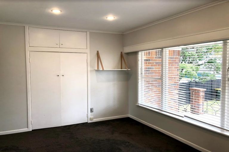 Photo of property in 25 Bradbury Road, Botany Downs, Auckland, 2010