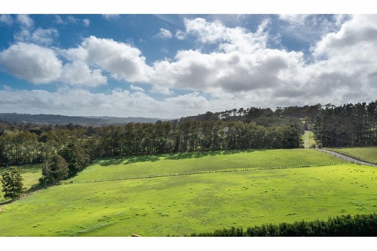 Photo of property in 220 Trigg Road, Kumeu, 0891