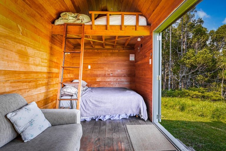 Photo of property in 47 Constable Road, Muriwai, Waimauku, 0881