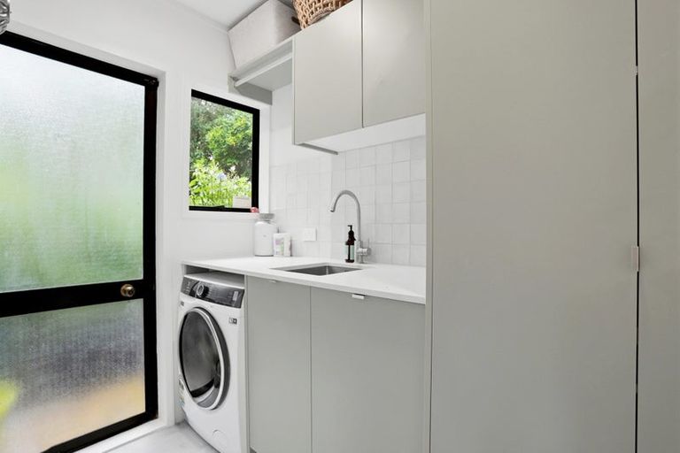 Photo of property in 189 Shaw Road, Oratia, Auckland, 0604