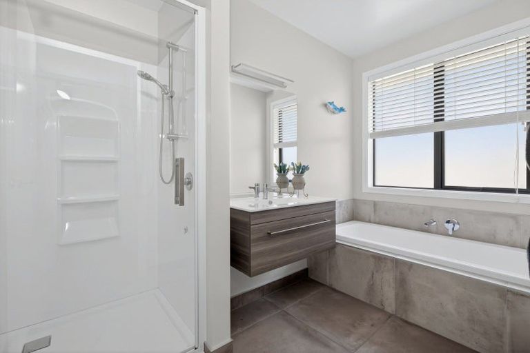 Photo of property in 11 Tahi Street, Albert Town, Wanaka, 9305