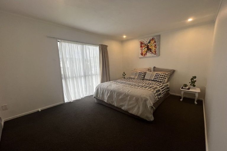Photo of property in 18 Saint Aidans Way, Tawa, Wellington, 5028