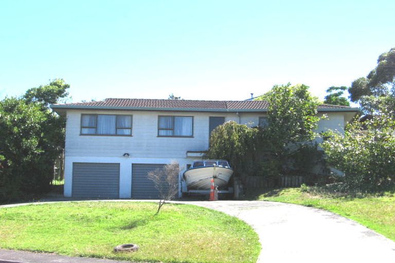 Photo of property in 4 St Catherine Crescent, West Harbour, Auckland, 0618