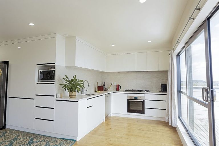 Photo of property in 46 Ascension Crescent, Orewa, 0931