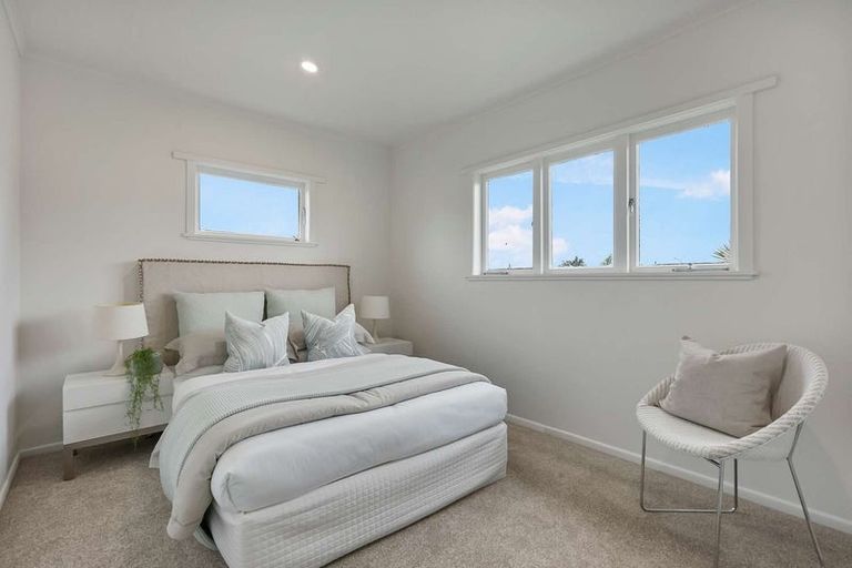 Photo of property in 17 Lancaster Road, Beach Haven, Auckland, 0626