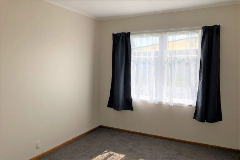 Photo of property in 14 Omori Place, Castlecliff, Whanganui, 4501