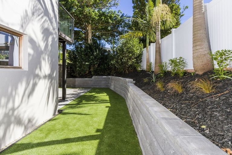 Photo of property in 1/23 Beach Road, Castor Bay, Auckland, 0620