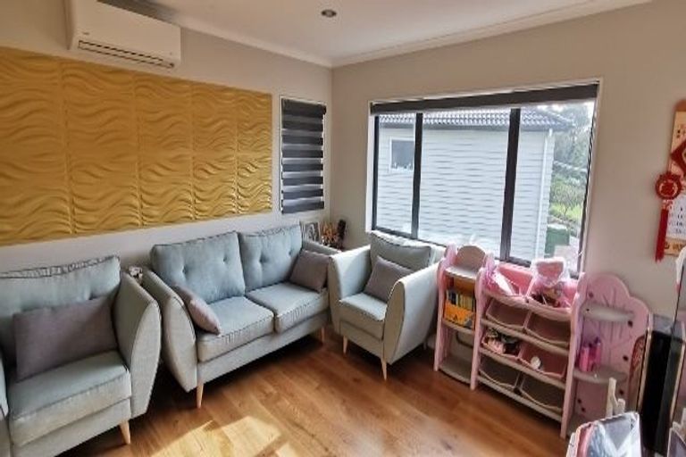 Photo of property in 45 Bradnor Meadows Drive, Swanson, Auckland, 0612