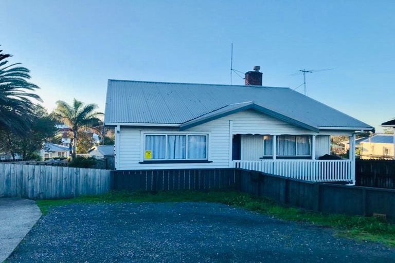 Photo of property in 3183 Great North Road, New Lynn, Auckland, 0600