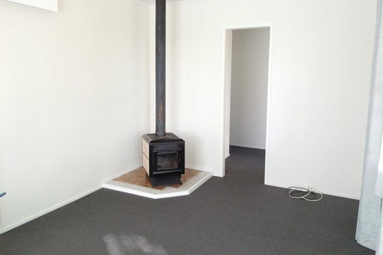 Photo of property in 325 Roscommon Road, Clendon Park, Auckland, 2103