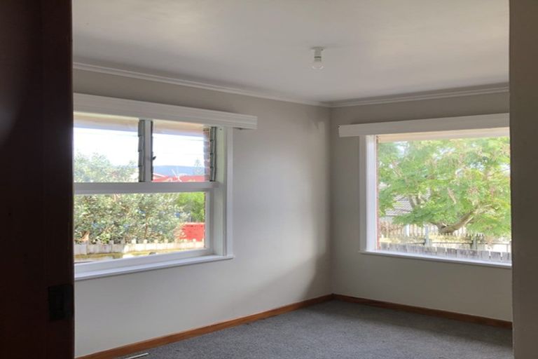 Photo of property in 4 Humphrey Kemp Avenue, Henderson, Auckland, 0612