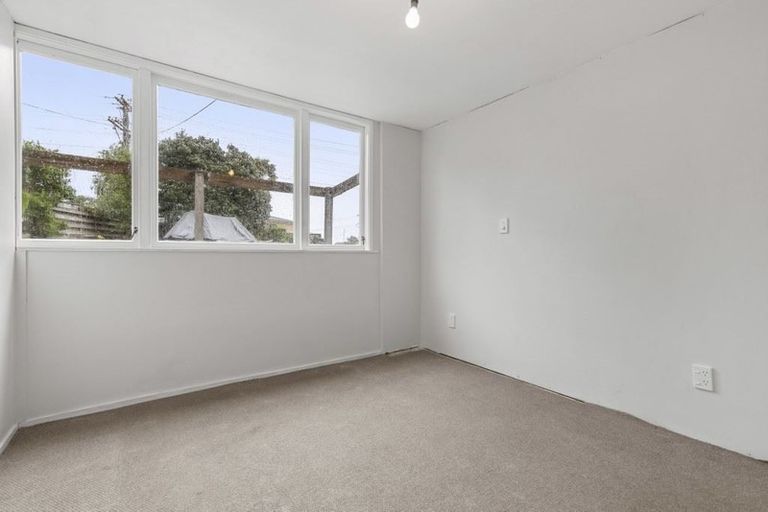 Photo of property in 1400 Whangaparaoa Road, Army Bay, Whangaparaoa, 0930