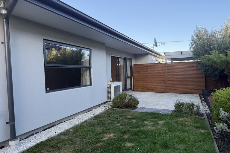 Photo of property in 2/64 Packe Street, Edgeware, Christchurch, 8013