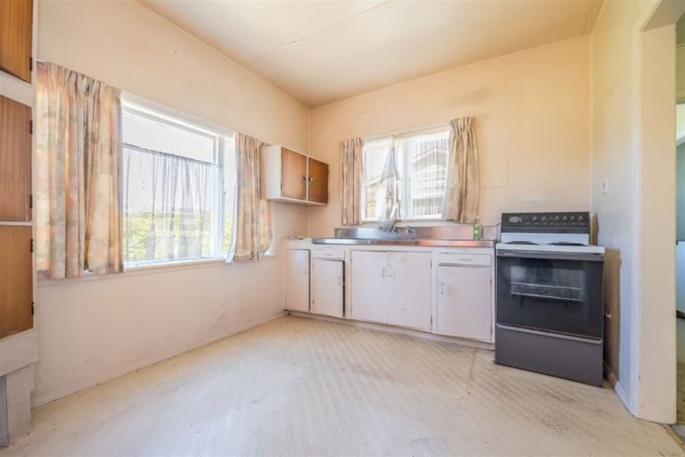 Photo of property in 46 Pekanga Road, Normandale, Lower Hutt, 5010