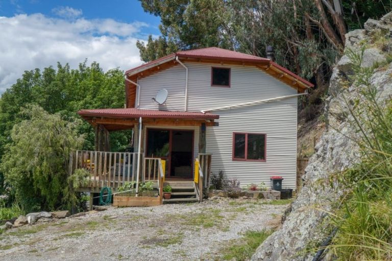 Photo of property in 42 Main Road, Luggate, Cromwell, 9383