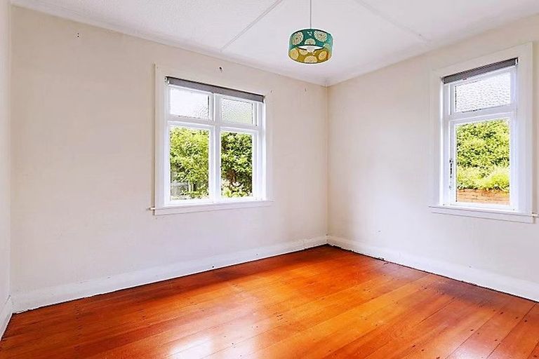 Photo of property in 343 Karori Road, Karori, Wellington, 6012