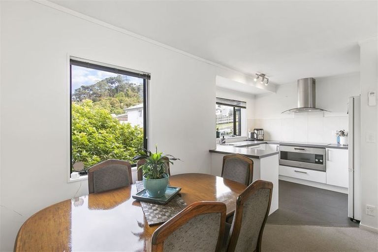 Photo of property in 2/6 Fernlea Rise, Bayview, Auckland, 0629