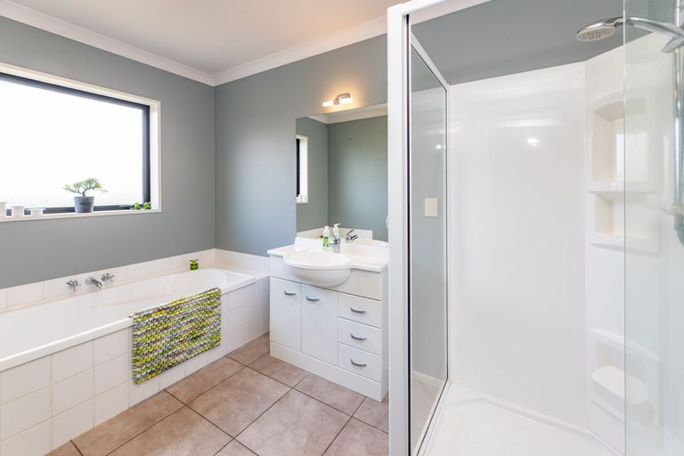 Photo of property in 16 Thorndon Close, Kirwee, Darfield, 7571