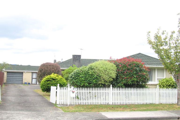 Photo of property in 28 Ruru Crescent, Heretaunga, Upper Hutt, 5018