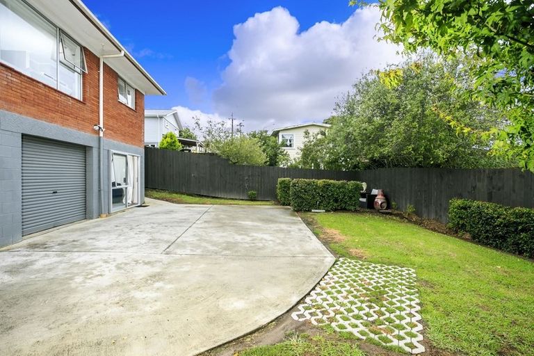 Photo of property in 2/2 Lambrown Drive, Totara Vale, Auckland, 0629