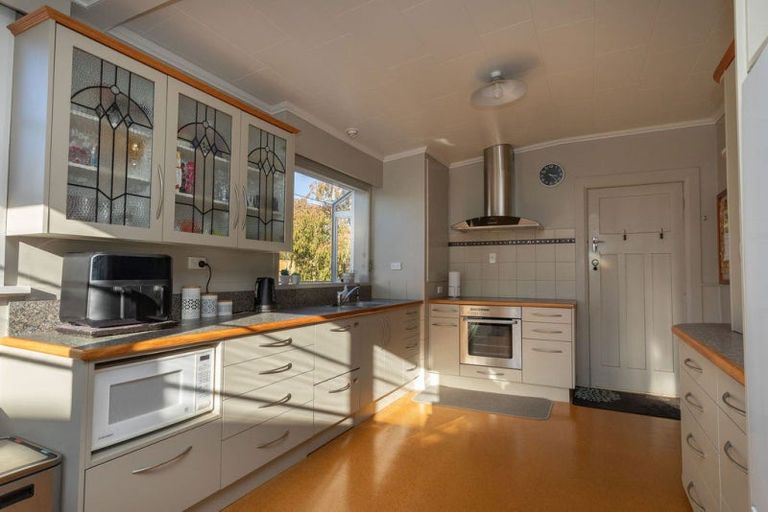 Photo of property in 24 Chamberlain Street, Dannevirke, 4930