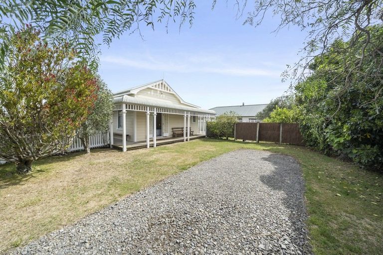 Photo of property in 70 Jellicoe Street, Martinborough, 5711