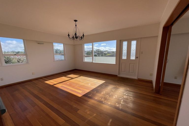 Photo of property in 167 Carlisle Road, Northcross, Auckland, 0632