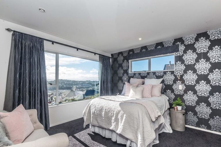 Photo of property in 35 Meadowcroft Grove, Johnsonville, Wellington, 6037