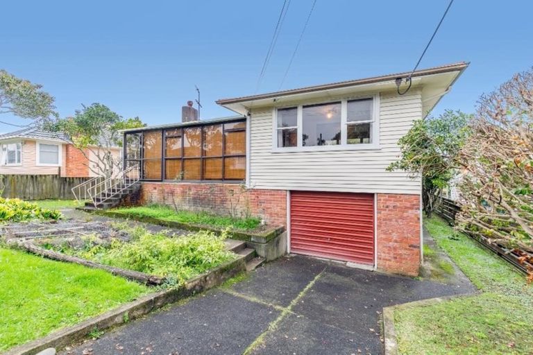 Photo of property in 9 Maunder Place, New Lynn, Auckland, 0600