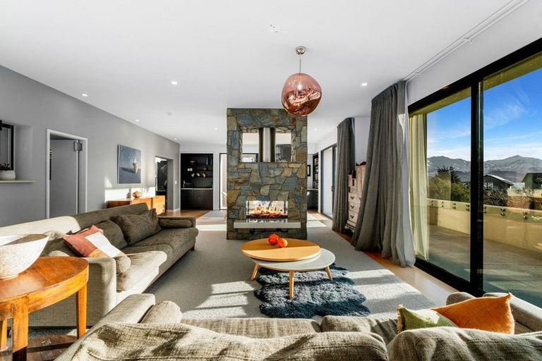 Photo of property in 8b Minaret Ridge, Wanaka, 9305