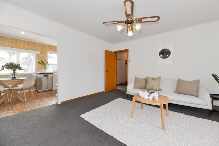 Photo of property in 23 Hereford Street, Te Atatu Peninsula, Auckland, 0610